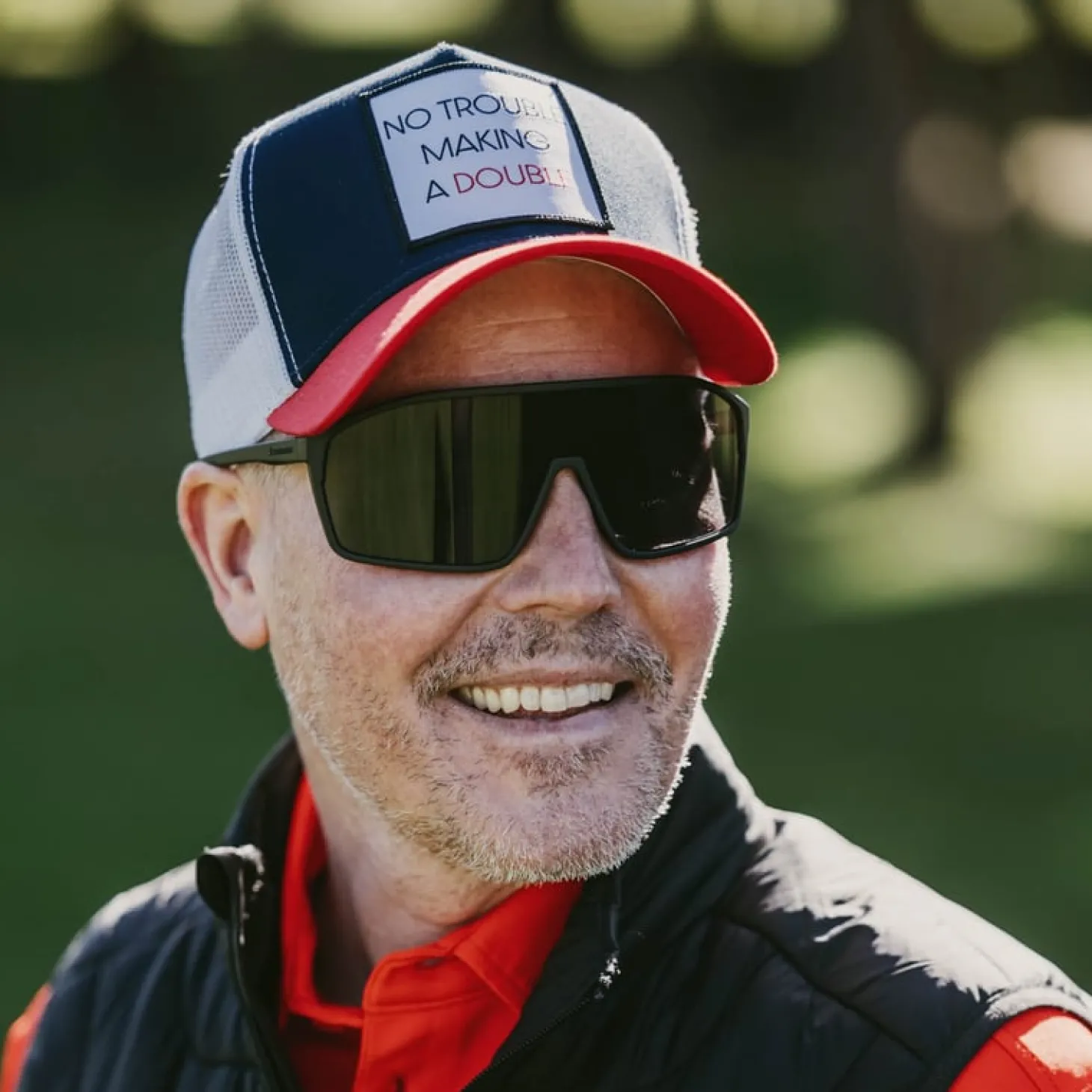 Trucker No Trouble Making a Double Blå Röd Vit